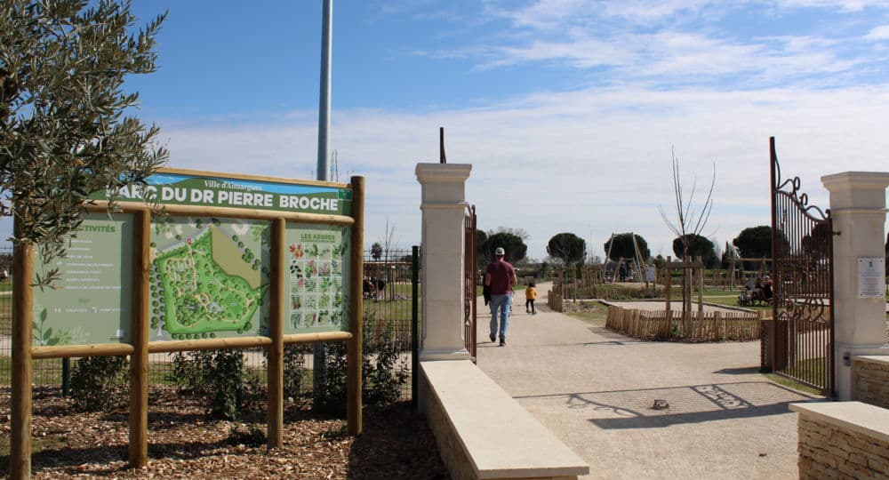Aimargues et son parc Dr Pierre Broche: Skatepark, Pumptrack, Petanque en plein air