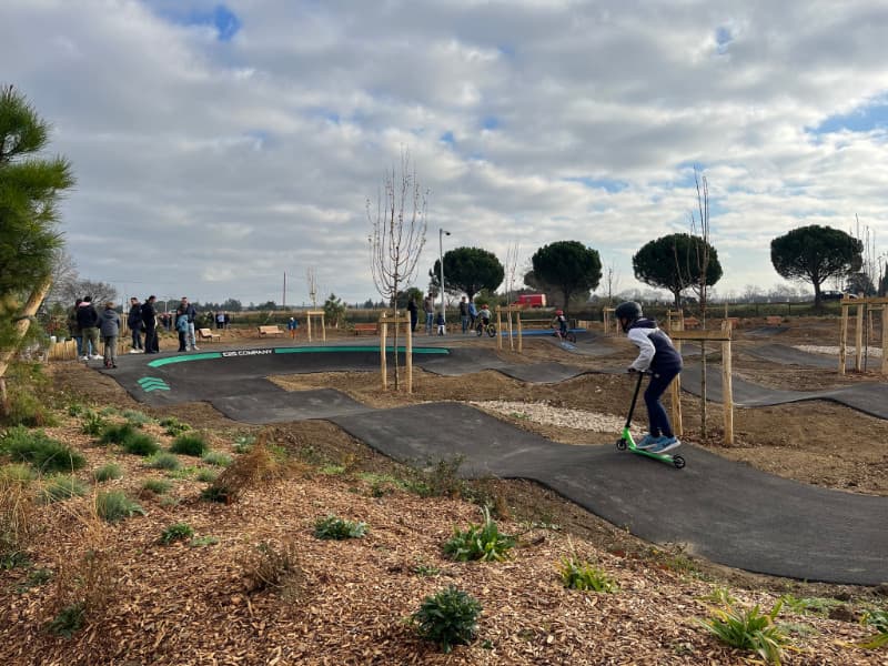 Aimargue's Dr Pierre Broche Park: Skatepark, Pumptrack, Boules and more...